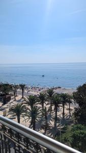 Stunning large 2 rooms apartment seafront