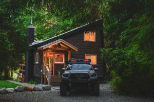 NWPADS-Verlot River Cabin - Hot Tub-Firepit-Beach