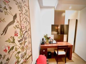 Central Boutique Room 105