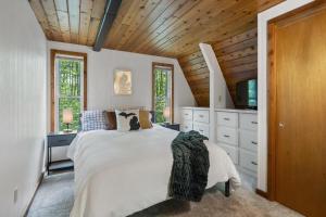 Cozy A-Frame Cabin 3 Min to Schuss Ski Lift