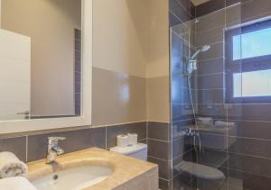 Breezy Lagoonfront Escape 3BR with Private Pool I Tawila El Gouna