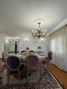 شقة راقيه بموقع مميز بالدقي