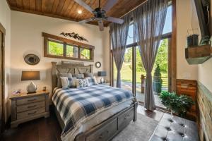 Red Wolf Chalet at Eagles Nest