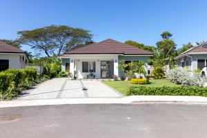 Three Bedroom Villas in Drax Hall - Pool Gym - 24hr Security - Beach Closely