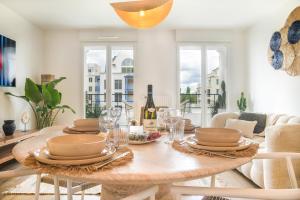 Appartement F3 Neuf Vue sur la Seine avec Parking Gratuit Proche Paris Tour Eiffel & Disney