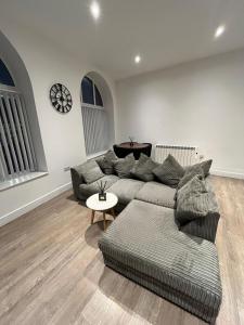 Modern Apartment - Central Location - Parking