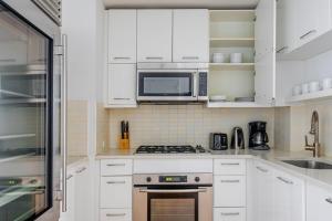 Blueground Hells Kitchen fitness center nr Hudson River Park NYC-1821