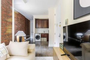 Blueground Nolita washerdryer nr Bowery NYC-1974