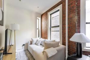 Blueground Nolita washerdryer nr Bowery NYC-1974