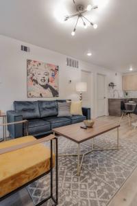 The Barbee 102 - Contemporary First Floor Views