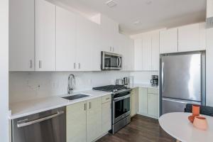 Blueground Newtonville fitness center nr Crystal Lake BOS-1239