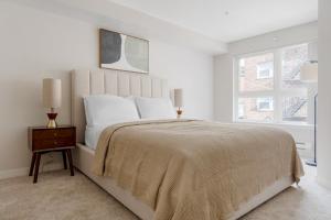 Blueground South Lake balcony nr Lake SEA-928