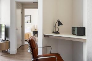 Blueground East Industrial pool nr Lake Elizabeth SFO-2000