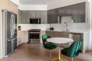 Blueground East Industrial pool nr Lake Elizabeth SFO-2000