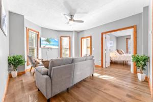 Main Floor Tremont Home with KING Bed, Mins From DT, Pet Friendly