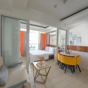 320 Santorini Staycation