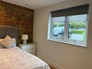 Stunning Studio1, Banstead with free off st parking