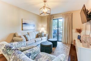 Walk to Beach Coastal Fiddlers Cove Getaway