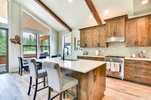 Government Camp Vacation Rental w Private Hot Tub