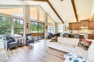 Government Camp Vacation Rental w Private Hot Tub