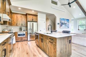 Government Camp Vacation Rental w Private Hot Tub