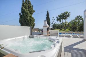 Elegant Villa Retreat with Lush Gardens