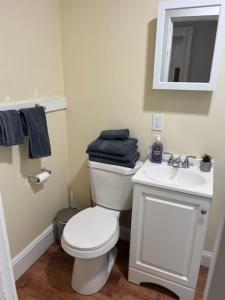 Full Apartment in Lynn - Fits 5 people