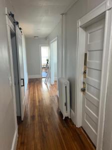 Full Apartment in Lynn - Fits 5 people