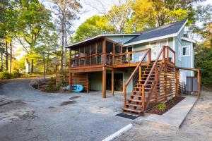 Secluded Waterfront Retreat With Backyard Beach