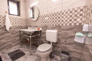 Cabana Walter Curtea de Arges with BBQ and Garden