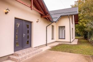 Cabana Walter Curtea de Arges with BBQ and Garden