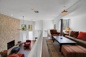 Austin Luxury Hills 4BR Gated Home w Pool