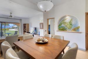 Serene Oceanfront Paradise Condo