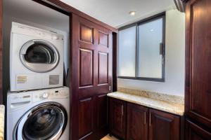 Serene Oceanfront Paradise Condo