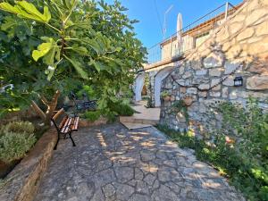 Stone House with garden Laganini