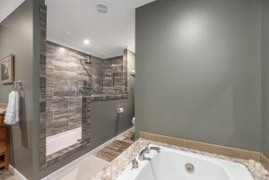 Private Retreat by the Ecusta Trail and Downtown