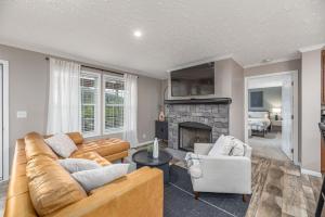 Private Retreat by the Ecusta Trail and Downtown