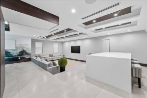 Luxury 6BR Estate with Heated Pool and Huge Parking