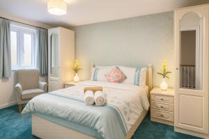 The RS Inn - Cozy Homestay Premium Private Rooms Near Birmingham International Train Station, Airport, NEC For Company, Contractor and Leisure Stays - HS2, JLR Large Onsite Secure Parking