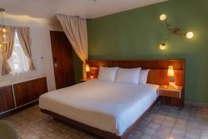 Flor de Mayo Hotel & Restaurant