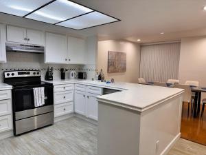 Venice Beach Lux Retreat Coastal Apartment Haven