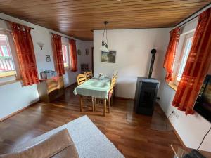 Ferienwohnung Menz - Alte Mühle - mit Milseburgblick und Gartenpool