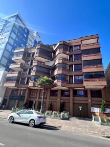 Apto 2 Quartos com BOX no Centro e 60m do Mar