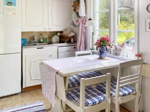 6 person holiday home in INGATORP-By Traum