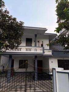 Chooravelil Villa, Adimali - Family Stay Near Munnar