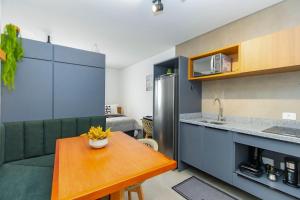 Studio com 2 camas de casal e garagem - EIX0805