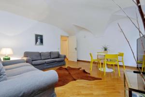 Clementina Charme - My Extra Home