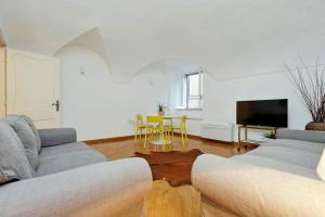 Clementina Charme - My Extra Home