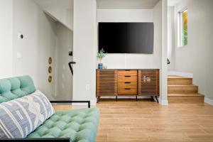 3Bedroom 3Bath House with Roof Top Lounge & Game Room in TEMPE