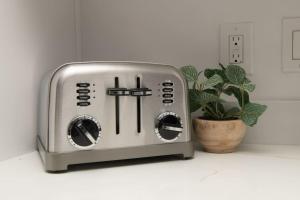 Massive Backyard - Pool, Hot Tub, Putting Green, & Fire Pit